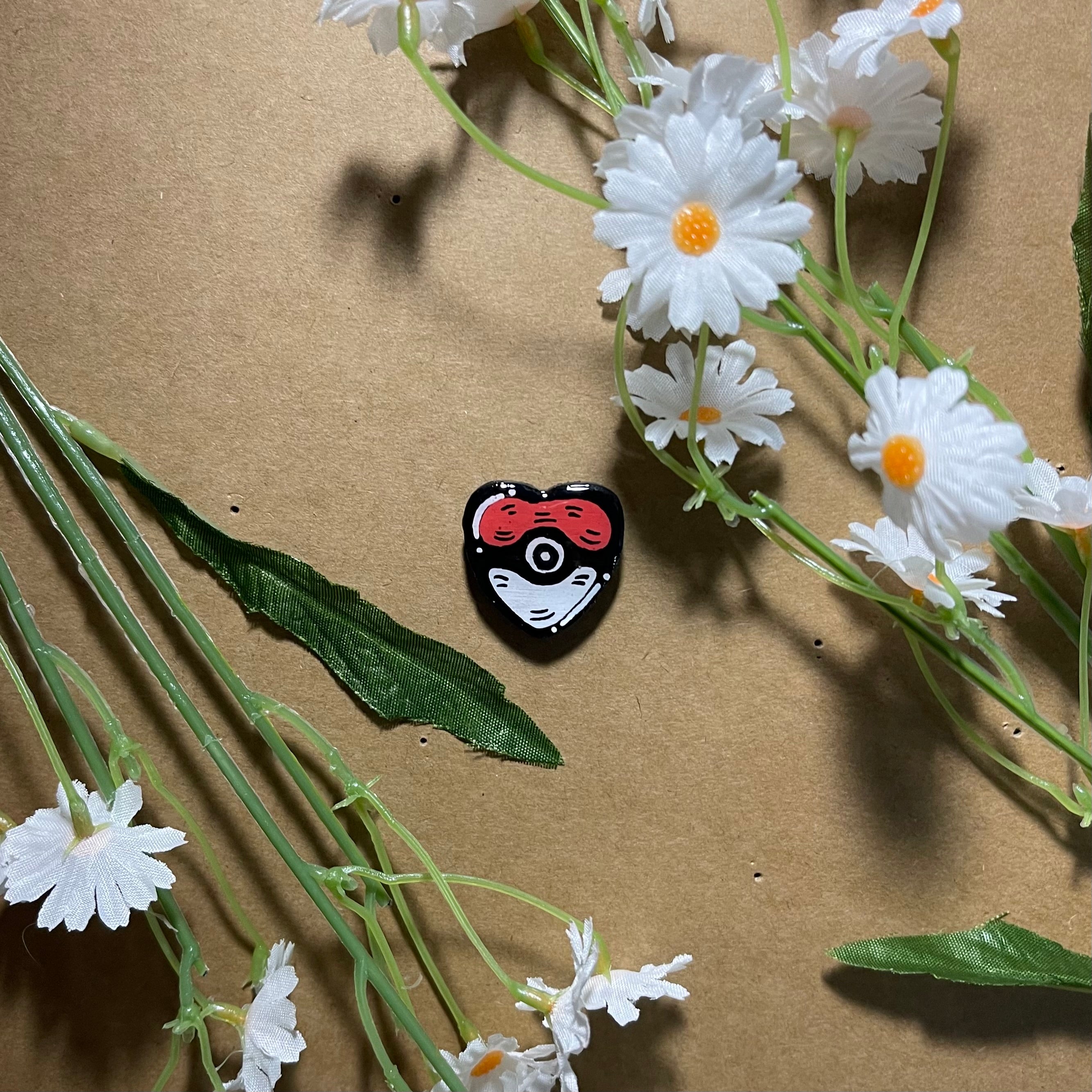 HEART P O K EBALL PIN (small)
